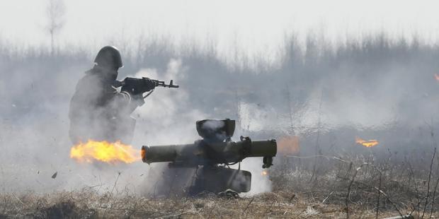 Обстріли на Донбасі не припиняються. Фото: Вголос.