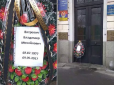 Під двері Інституту національної пам'яті поклали похоронний вінок з іменем В'ятровича