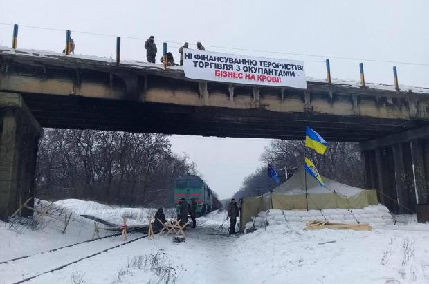 Українці підтримали блокаду торгівлі з ОРДЛО. Фото: Фейсбук.