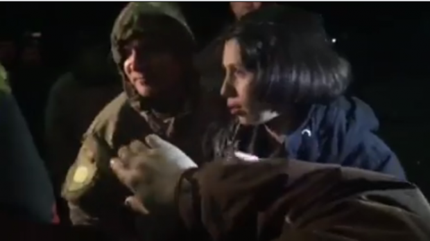 Тетяна Чорновол та блокувальники спілкувалися вельми бурхливо. Фото: скріншот з відео.