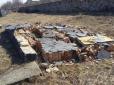 На Одещині зруйнувалася стіна біля меморіалу жертвам Голокосту (фото)