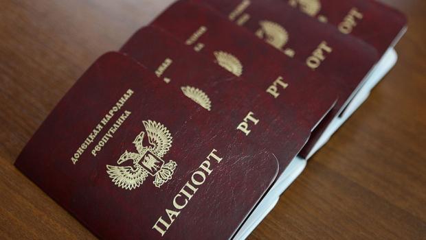 Паспорт "ДНР" легко отримати тільки Джигурді? Фото: gazeta.ru.