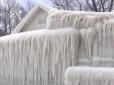 У США від сильного холоду будинок перетворився на брилу льоду (фото, відео)