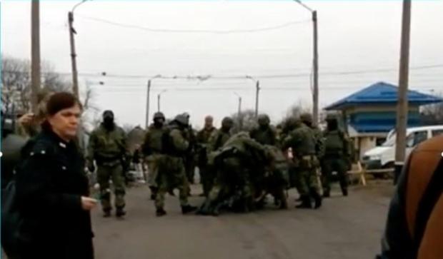  13 березня силовики розігнали блокувальників торгівлі з ОРДЛО в Кривому Торці. Фото: Znaj.ua.