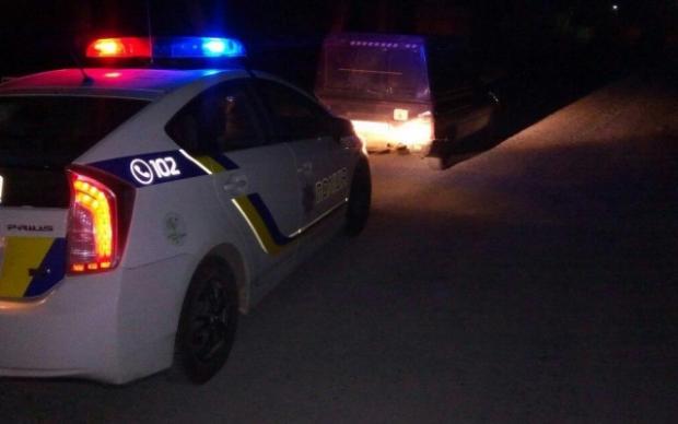 Поліція зупинила авто із нетверезим водієм та пасажиркою. Фото: gazeta.zp.ua.