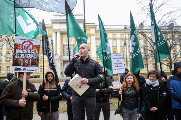 Мітингувальники проти українських заробітчан. Фото: Польське радіо.