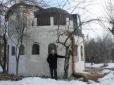 На околиці Полтави з'явився будинок-сфера, збудований військовим пенсіонером власними руками (відео)