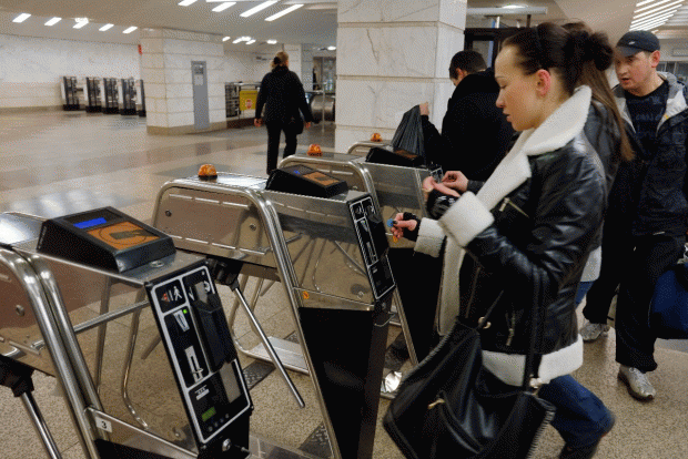 Метрополітенівці спростували чутки про підвищення вартості проїзду. Фото: Україна молода.