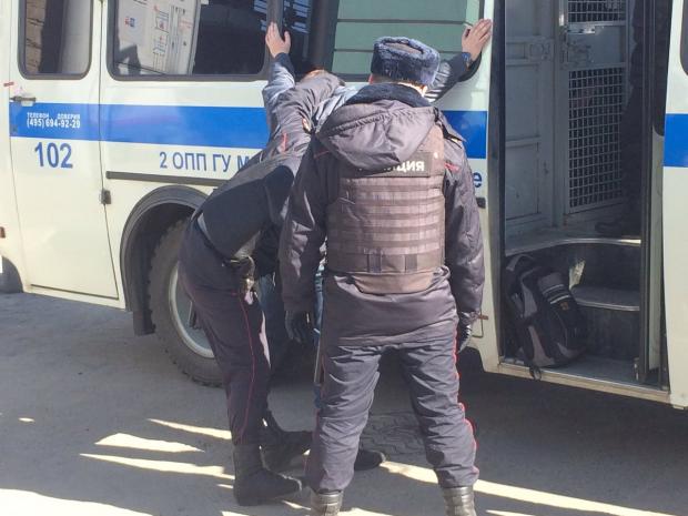 Поліція почала затримувати учасників мітингів. Фото: соцмережі.