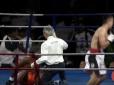 Докривлявся до нокауту: Боксер із Зімбабве поплатився за клоунаду в рингу (відео)