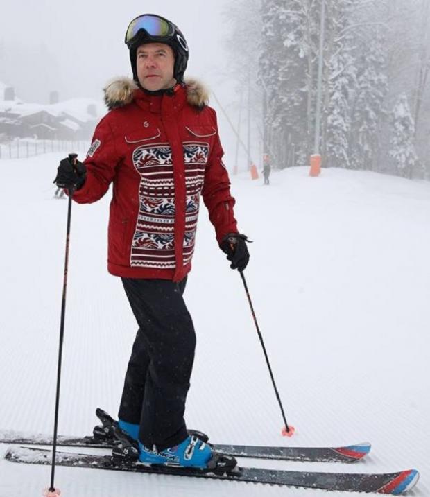 Медведєв "непогано покатався на лижах". Фото: twitter.