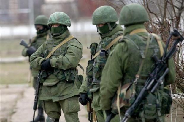30 чоловік у військовій формі без розпізнавальних знаків захопили Затоківську селищну раду. Фото: rusjev.net. 
