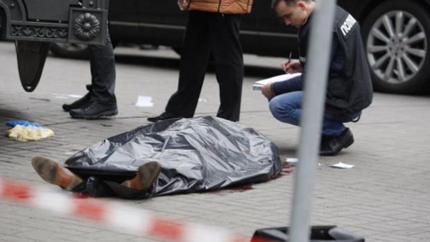 На місці вбивства Вороненкова. Фото:BBC