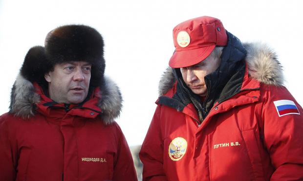 Путін вивіз Медведєва на мерзлу Землю Франца-Йосифа. Фото: МК.
