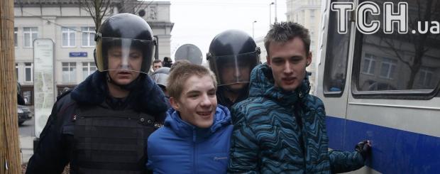 У Москві серед затриманих опинився 17-річний син екс-депутата Держдуми РФ. Фото: ТСН.