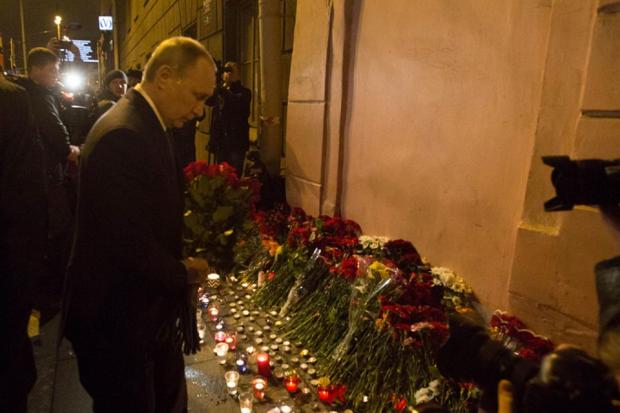 Путін приїхав на місце теракта. Фото: Комсомольская правда.