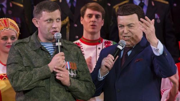 Ватажок "ДНР" Захарченко співав разом з Кобзоном. Фото: BBC.com.