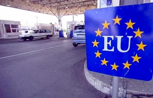 Перетнути кордон з ЄС буде нескладно, якщо в вас є біометричний паспорт. Фото: mukachevo.net.