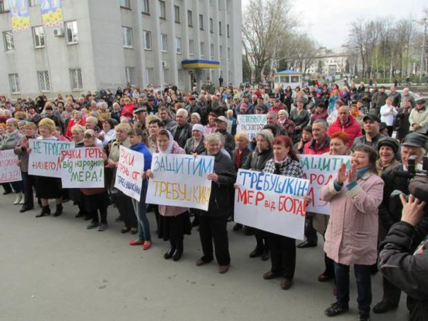 Мітинг бабусь у Покровську. Фото: Фейсбук.