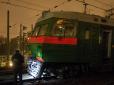 Один з вагонів перекинувся: У Москві сталося зіткнення потягів, є постраждалі (фото)