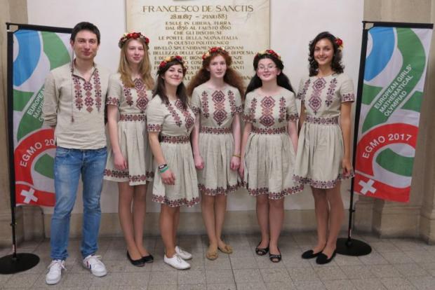 Українські школярки зайняли перше місце на олімпіаді. Фото: fakty.ictv.ua.