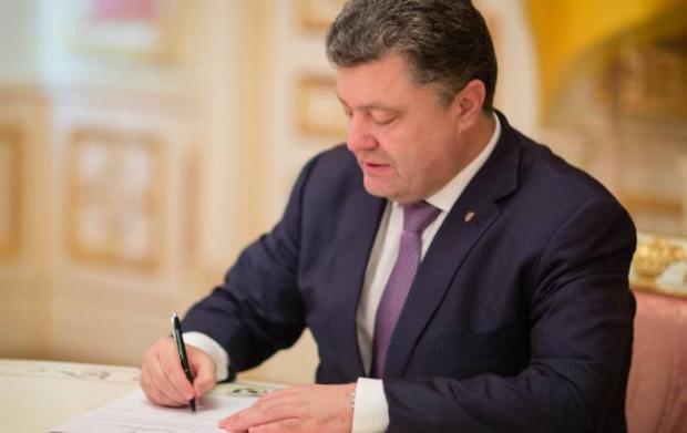 Порошенко підписав закон про скасування печаток. Ілюстрація:РБК-Украина