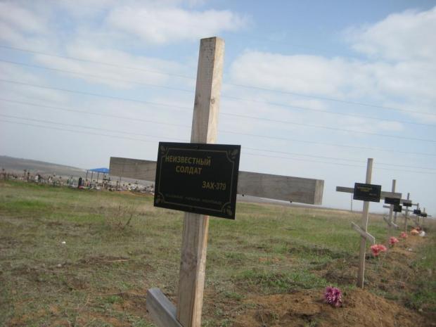 Кладовище бойовиків у Луганську. Фото: golos-naroda.tv.