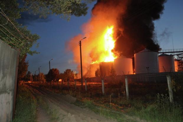 Пожежа на нафтобазі. Ілюстрація:http://rian.com.ua/