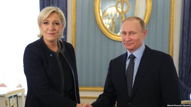 Володимир Путін та Марін Ле Пен. Фото: svoboda.org