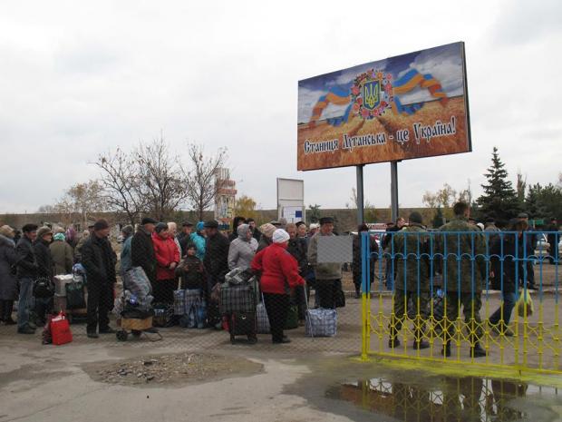 Черга на КПП в Станиці Луганській. Ілюстрація:PSB News