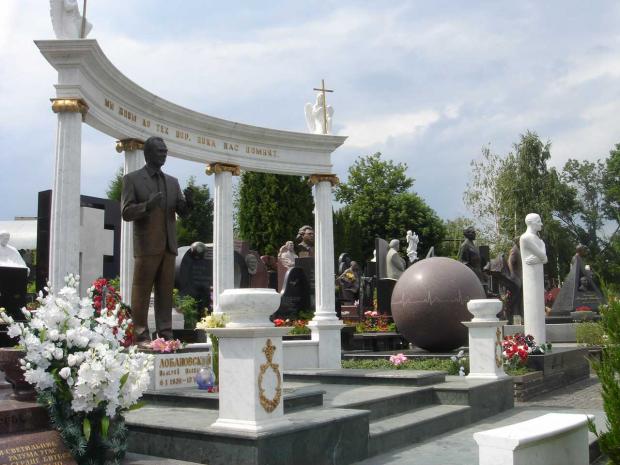 Могила Лобановського на Байковому кладовищі. Ідюстрація:ToursDeKiev
