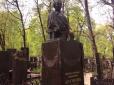Поліція у Києві затримала вандала, який пограбував могилу Лесі Українки (відео)