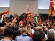 Буремна Македонія: Протестувальники взяли штурмом парламент та атакували опозицію (фото)