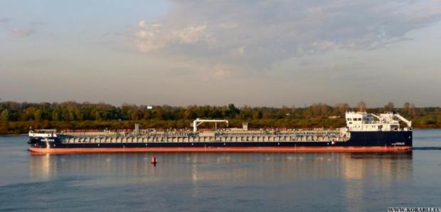 Російський танкер пришвартувався в Миколаєві. Фото: www.korabel.ru.