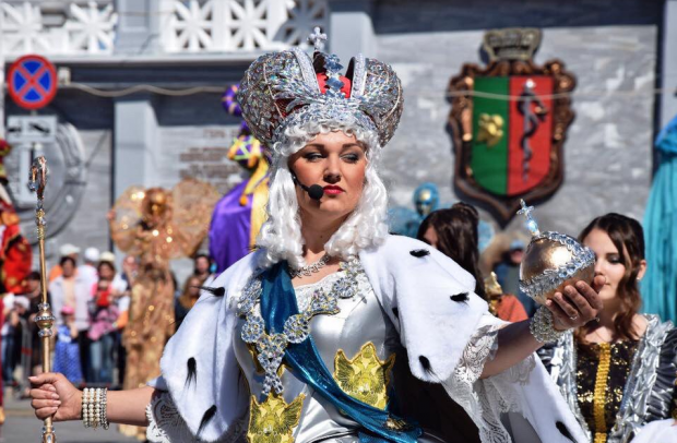 В окупованому Криму курортний сезон відкривала цариця Катерина. Фото: Твіттер.