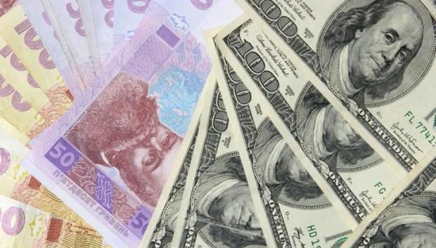 Гривні та долари. Фото: http://intvua.com