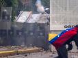 Колишній президент Венесуели Уго Чавес впав і загорівся (відео)