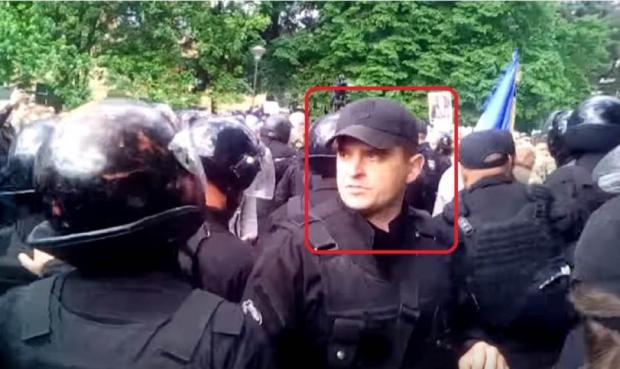 Активісти просять зробити відомим поліцейського з Дніпра. Фото: соцмережі.