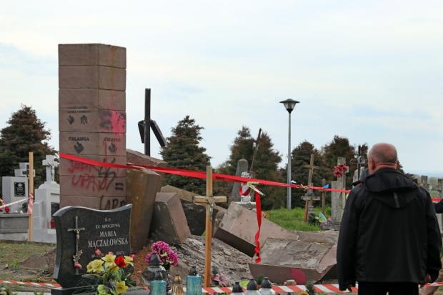Демонтований пам'ятник УПА у Грушовичах. Ілюстрація:Укрінформ