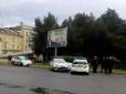Курйозна ДТП у Кривому Розі: Через одну калюжу зіткнулися три поліцейські автівки (фото)