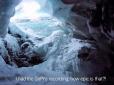 Тріщина в льодовику хвацько проковтнула лижника (відео падіння)