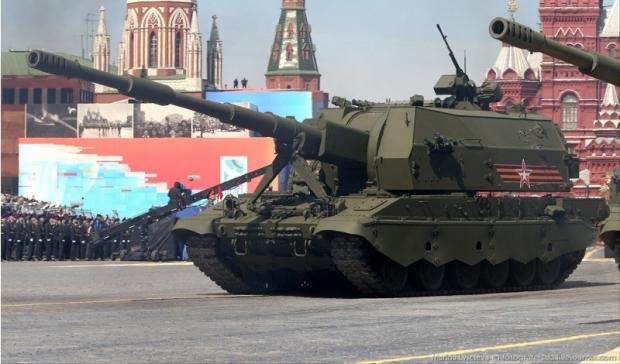 Російський танк "Армата" на параді у Москві. Фото: ЖЖ.