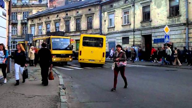 Навіть у Львові водії маршруток не хочуть возити АТОшників безкоштовно. Фото: соцмережі.