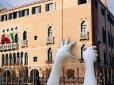 Руки велетня рятують древню Венецію (фото)