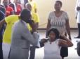Ще один зімбабвійський священик змушує реготати мережу (відео)