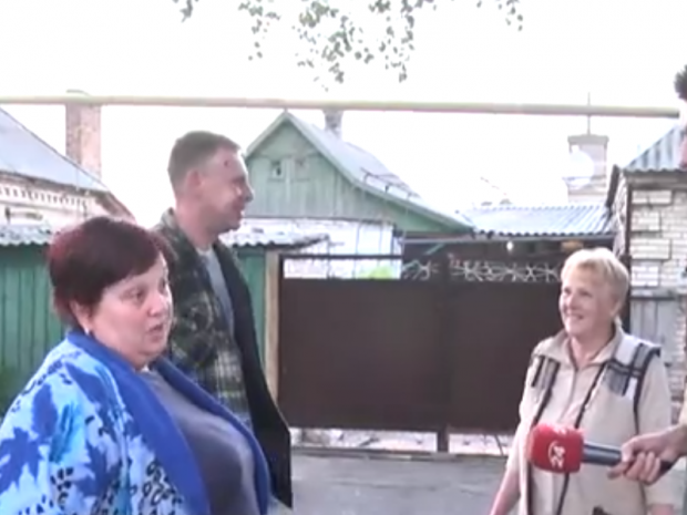 Жителі Мар'їнки підтримують українських бійців. Фото:скрін відео