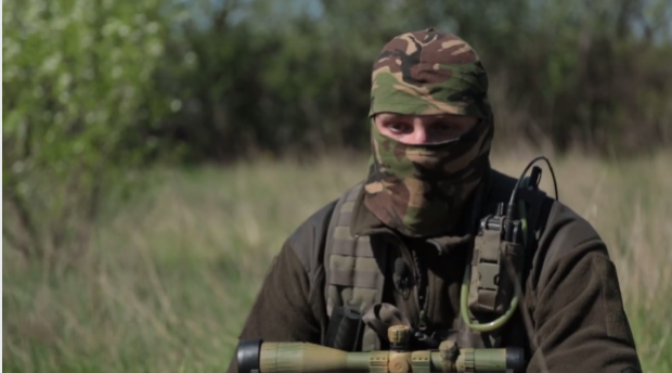 Молодий снайпер з Донеччини. Фото: скріншот з відео.