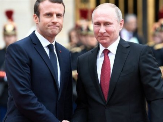 Еммануель Макрон та Володимир Путін під час зустрічі у Парижі. Фото:Укрінформ