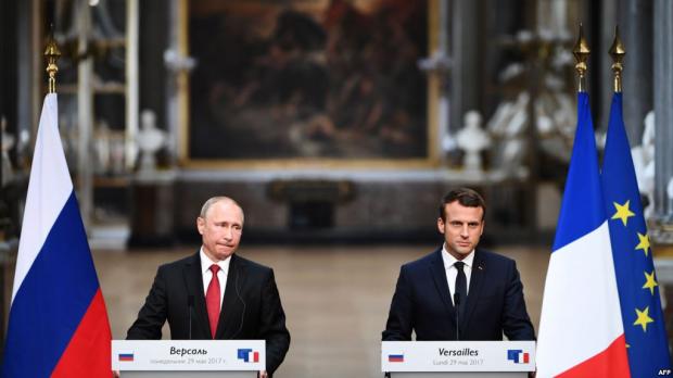 Прес-конференція Путіна і Макрона у Версалі. Ілюстрація:Радио Свобода