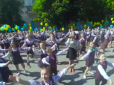 Любо дивитись, як відроджується наша країна! Танець гімназистів з Кропивницького на останньому дзвонику став хітом мережі (відео)